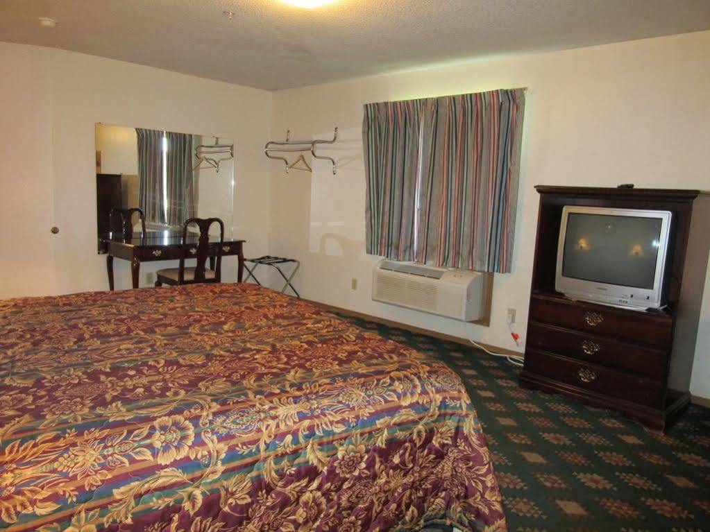 Western Holiday Motel Wichita Exterior photo