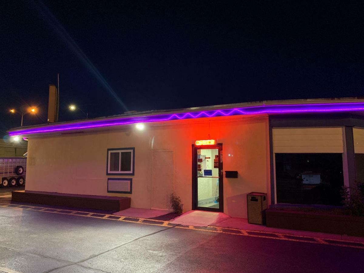Western Holiday Motel Wichita Exterior photo